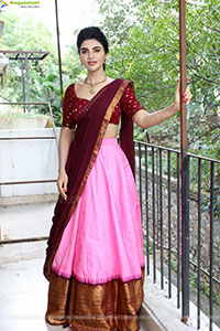 Varsha poses with Designer Jewellery, HD Gallery