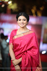 Anandhi at Garividi Lakshmi Trailer Launch, HD Gallery 