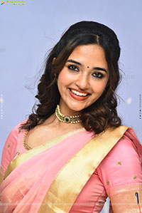 Anyuktha Nallani Beautiful stills in Traditional Half Saree