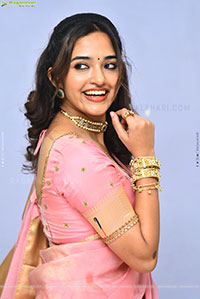 Anyuktha Nallani Beautiful stills in Traditional Half Saree