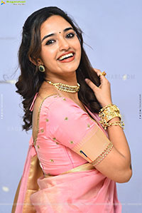 Anyuktha Nallani Beautiful stills in Traditional Half Saree