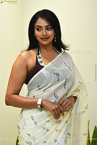 Kamakshi Bhaskarla Glam stills in Organza White Linen Saree