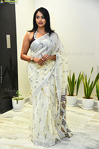 Kamakshi Bhaskarla Glam stills in Organza White Linen Saree