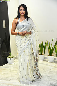 Kamakshi Bhaskarla Glam stills in Organza White Linen Saree