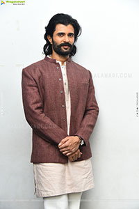 Vijay Deverakonda at Ranabaali Movie Interview, HD Gallery 