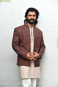 Vijay Deverakonda at Ranabaali Movie Interview, HD Gallery 