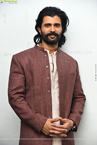 Vijay Deverakonda at Ranabaali Movie Interview, HD Gallery 