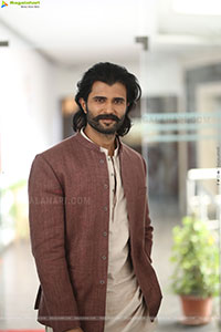 Vijay Deverakonda at Ranabaali Movie Interview, HD Gallery 