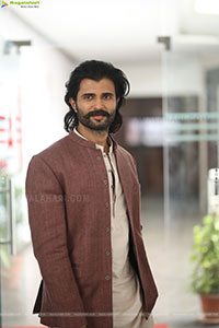 Vijay Deverakonda at Ranabaali Movie Interview, HD Gallery 