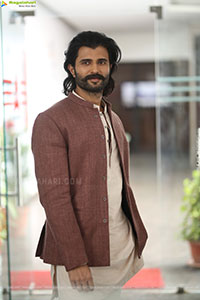 Vijay Deverakonda at Ranabaali Movie Interview, HD Gallery 