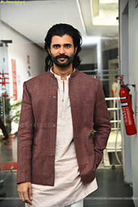 Vijay Deverakonda at Ranabaali Movie Interview, HD Gallery 