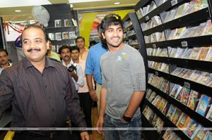 Sharwanand At Ameerpet Moserbear