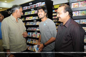 Sharwanand At Ameerpet Moserbear