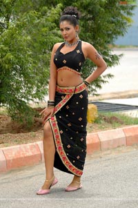 Madhu Shalini Sexy Photo Gallery