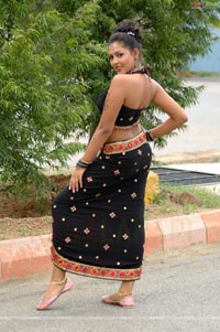 Madhu Shalini Sexy Photo Gallery