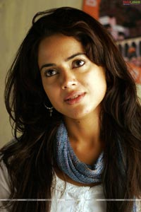 Sameera Reddy Photo Gallery from Surya S/O Krishnan