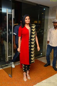 Priyamani HD Photos