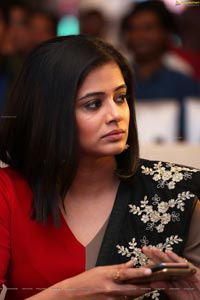 Priyamani HD Photos