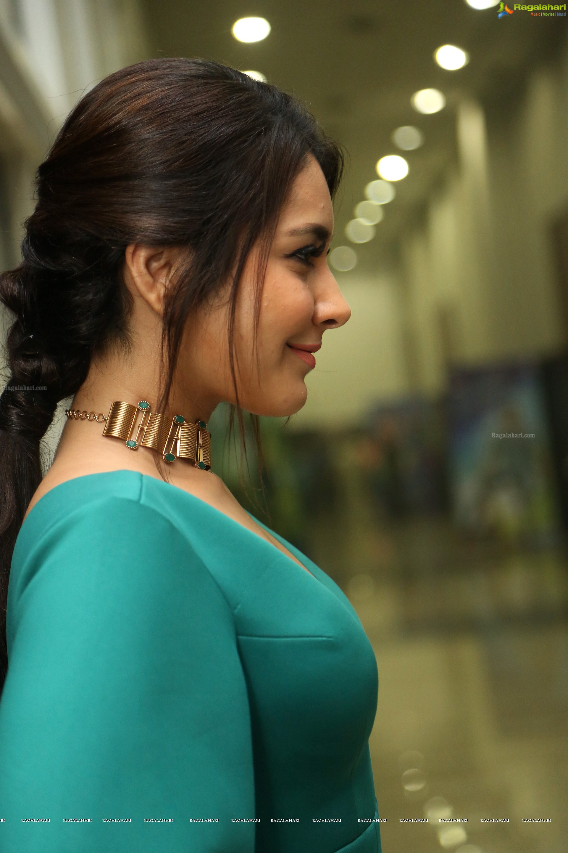 Heroine Raashi Khanna at Hyper Theatrical Trailer Launch Photos