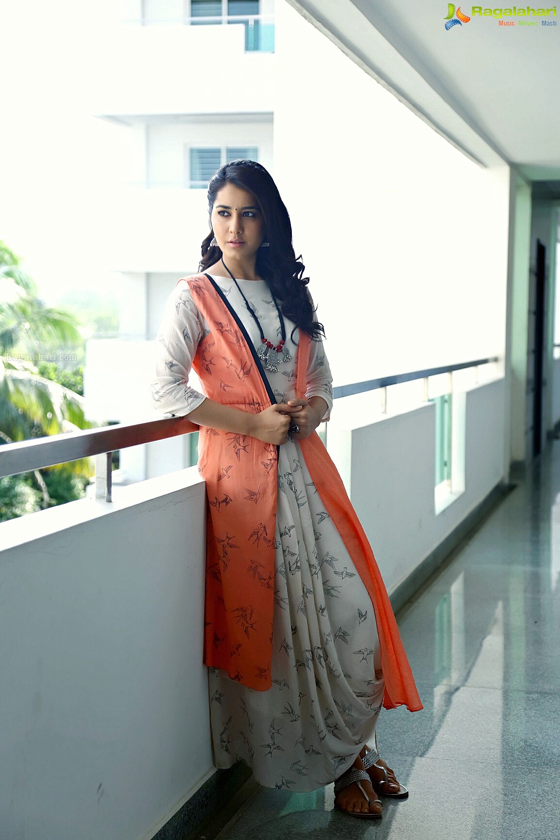 Beautiful Actress Raashi Khanna Photos
