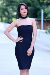 Raashi Khanna Tamil Actress