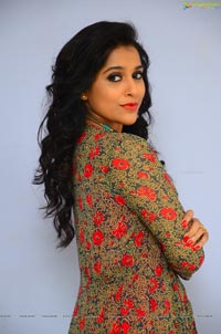 Heroine Rashmi Gautam Photos