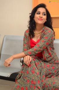 Heroine Rashmi Gautam Photos