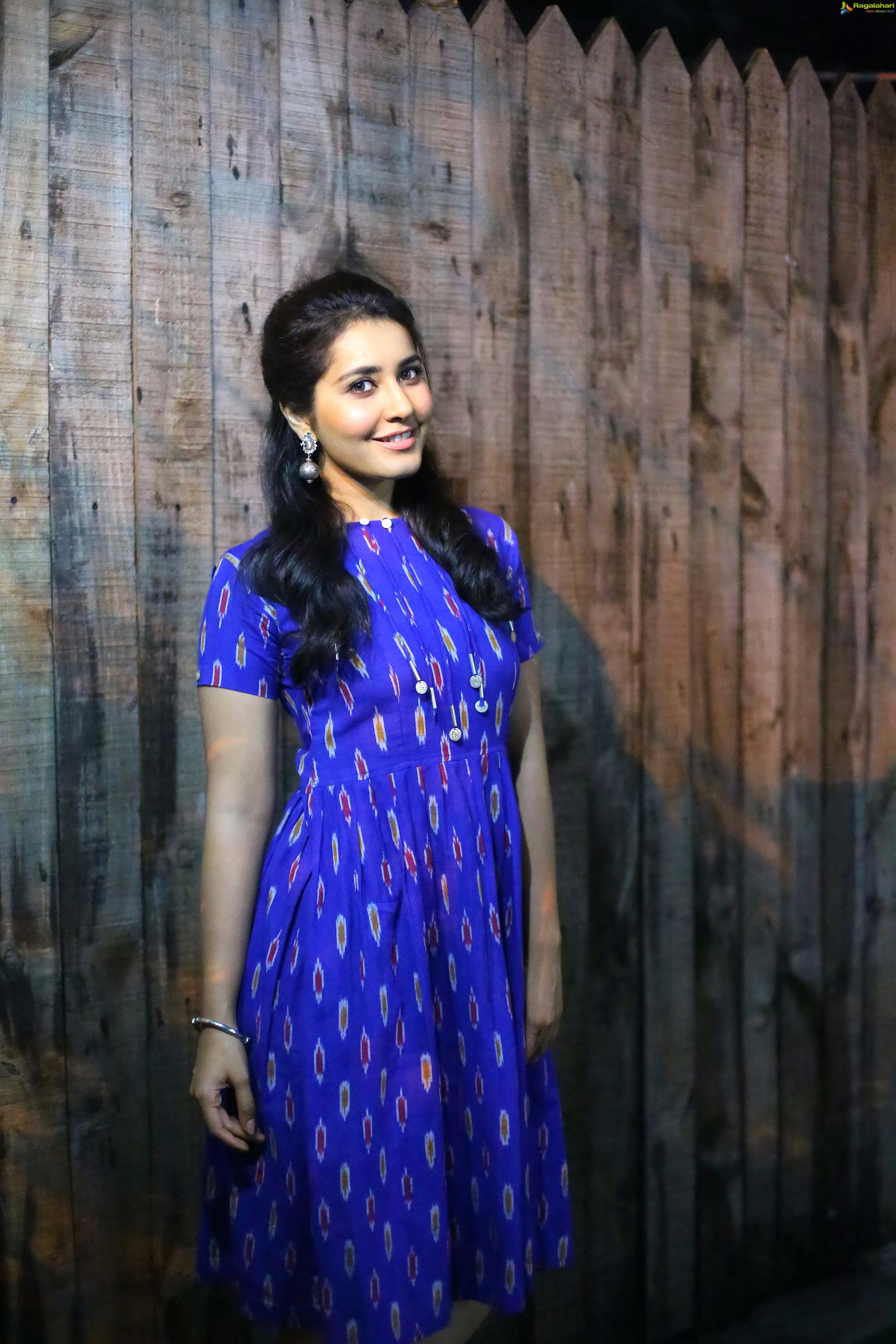 Gorgeous Actress Rashi Khanna 2019 Stills