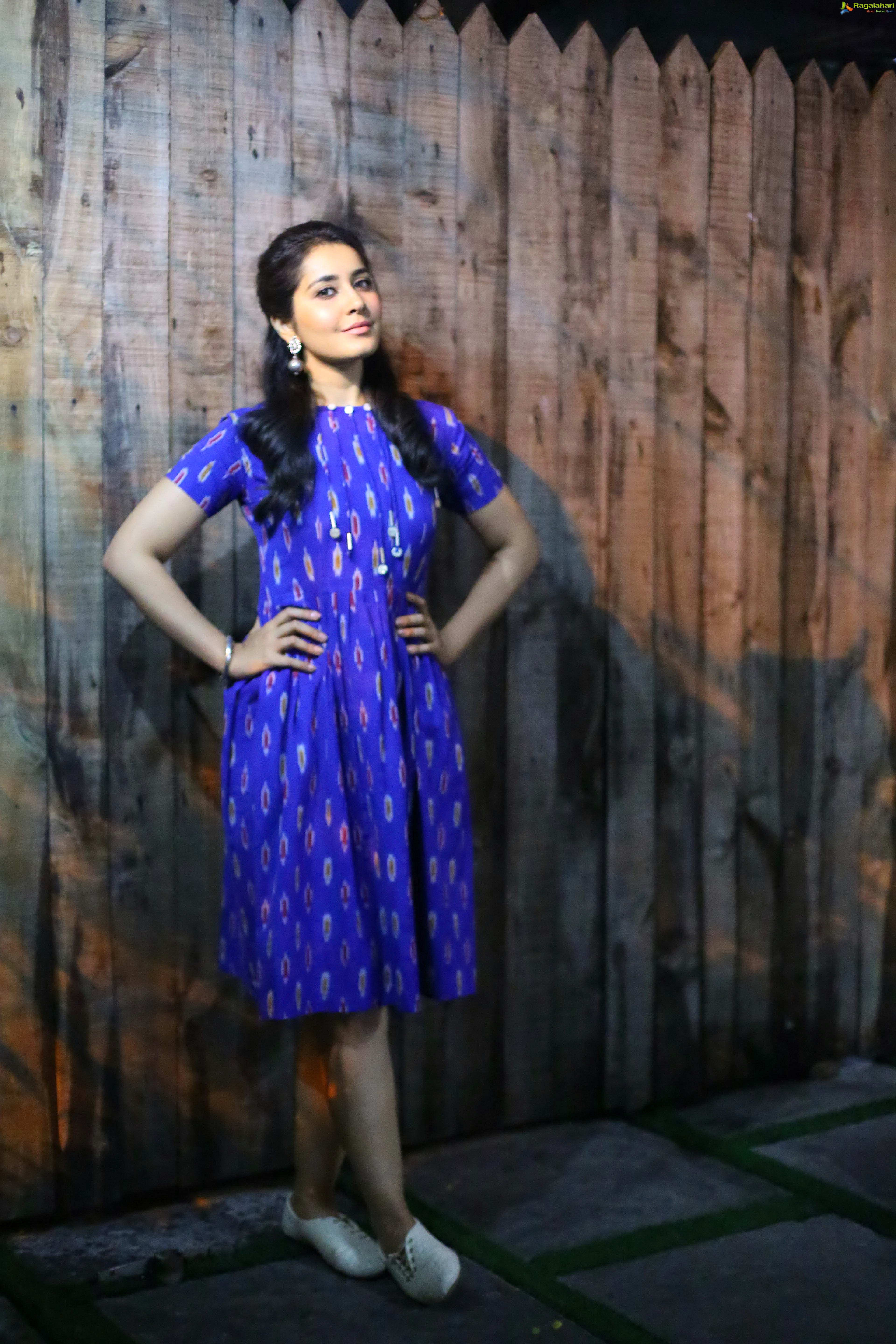 Gorgeous Actress Rashi Khanna 2019 Stills
