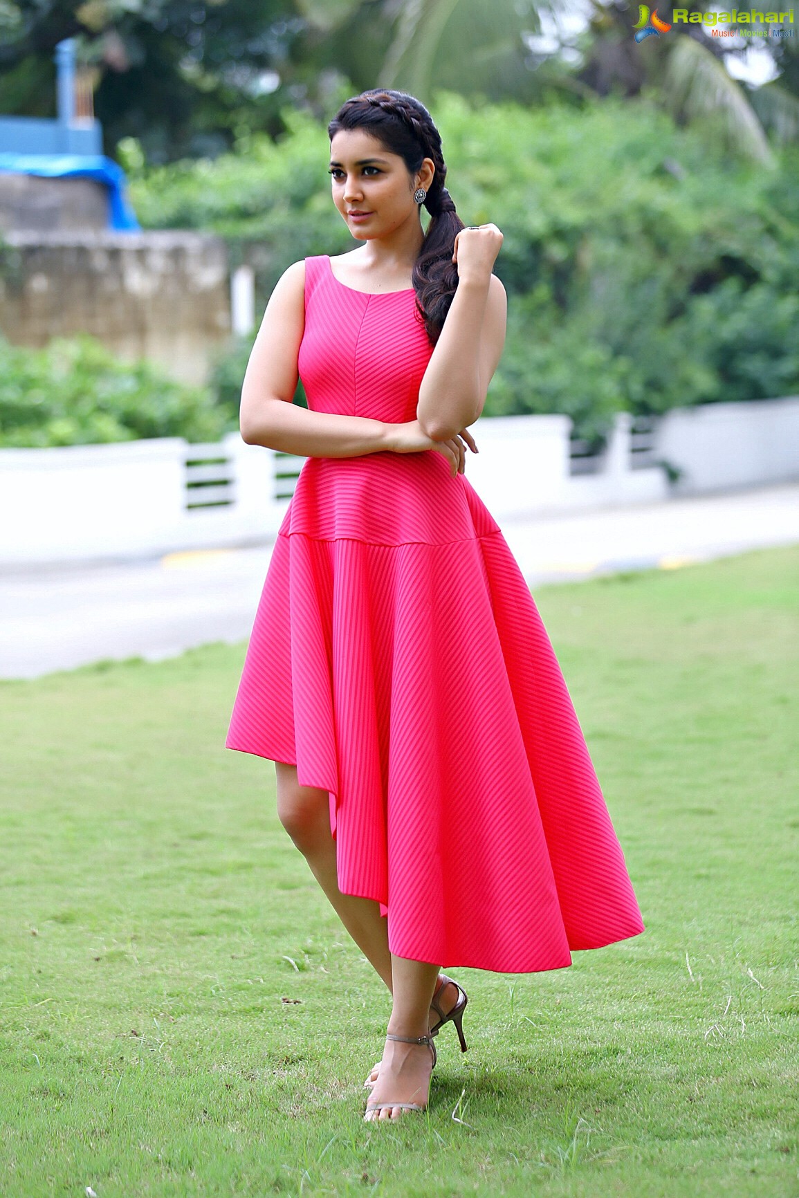 Gorgeous Actress Rashi Khanna 2019 Stills