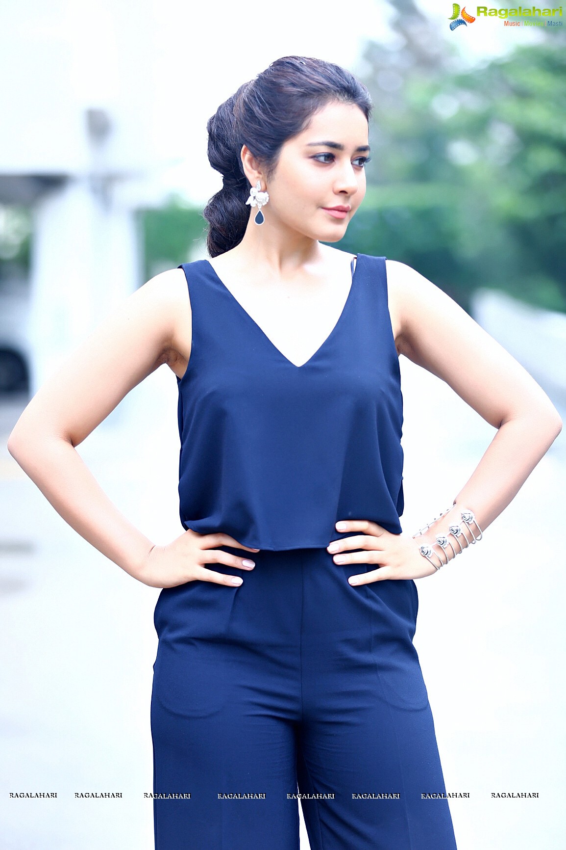 Gorgeous Actress Rashi Khanna Latest Photosoot