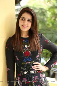 Heroine Raashi Khanna