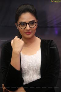 Anchor Sreemukhi