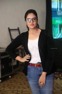 Anchor Sreemukhi