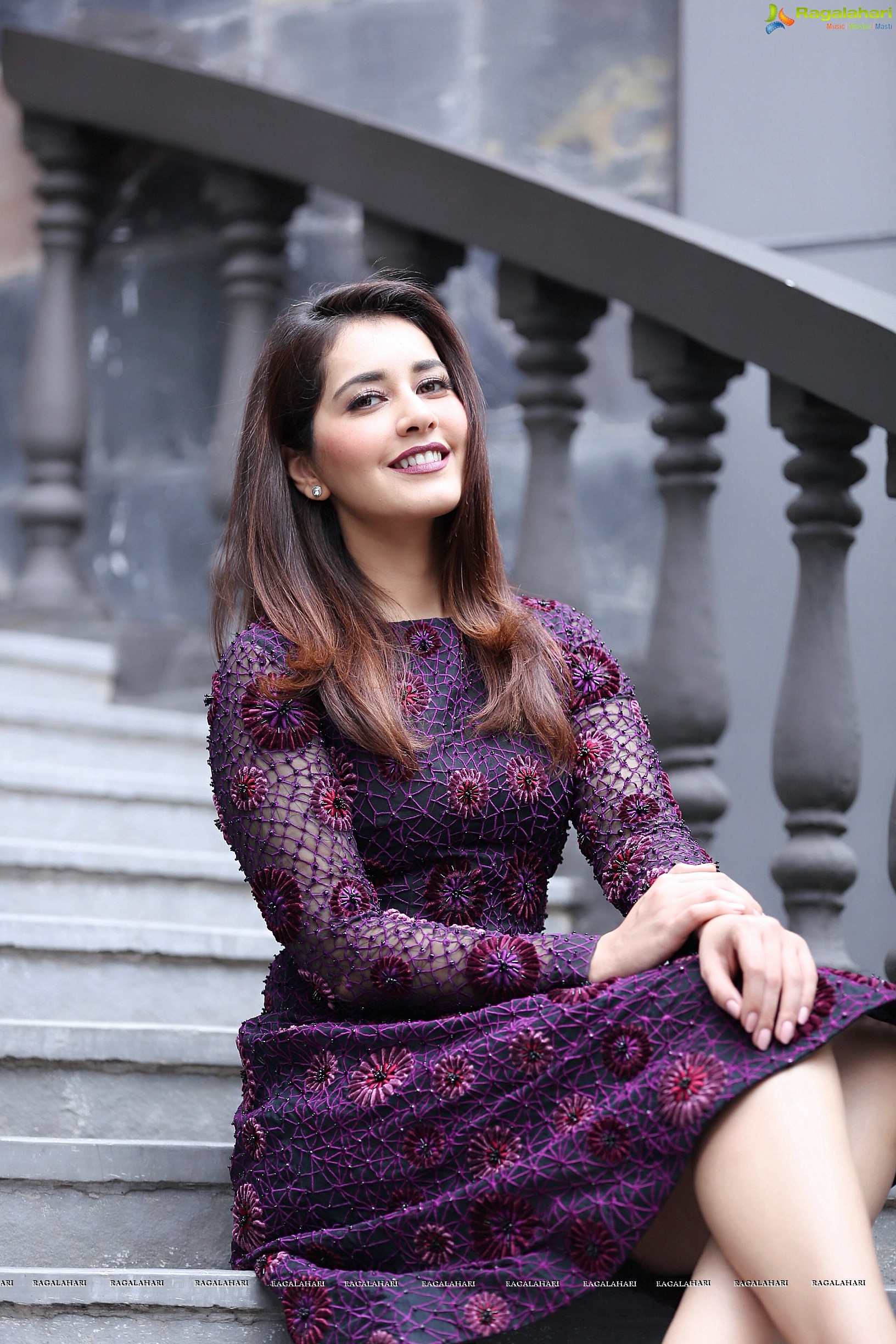 Raashi Khanna in Jai Lava Kusa HD Photos