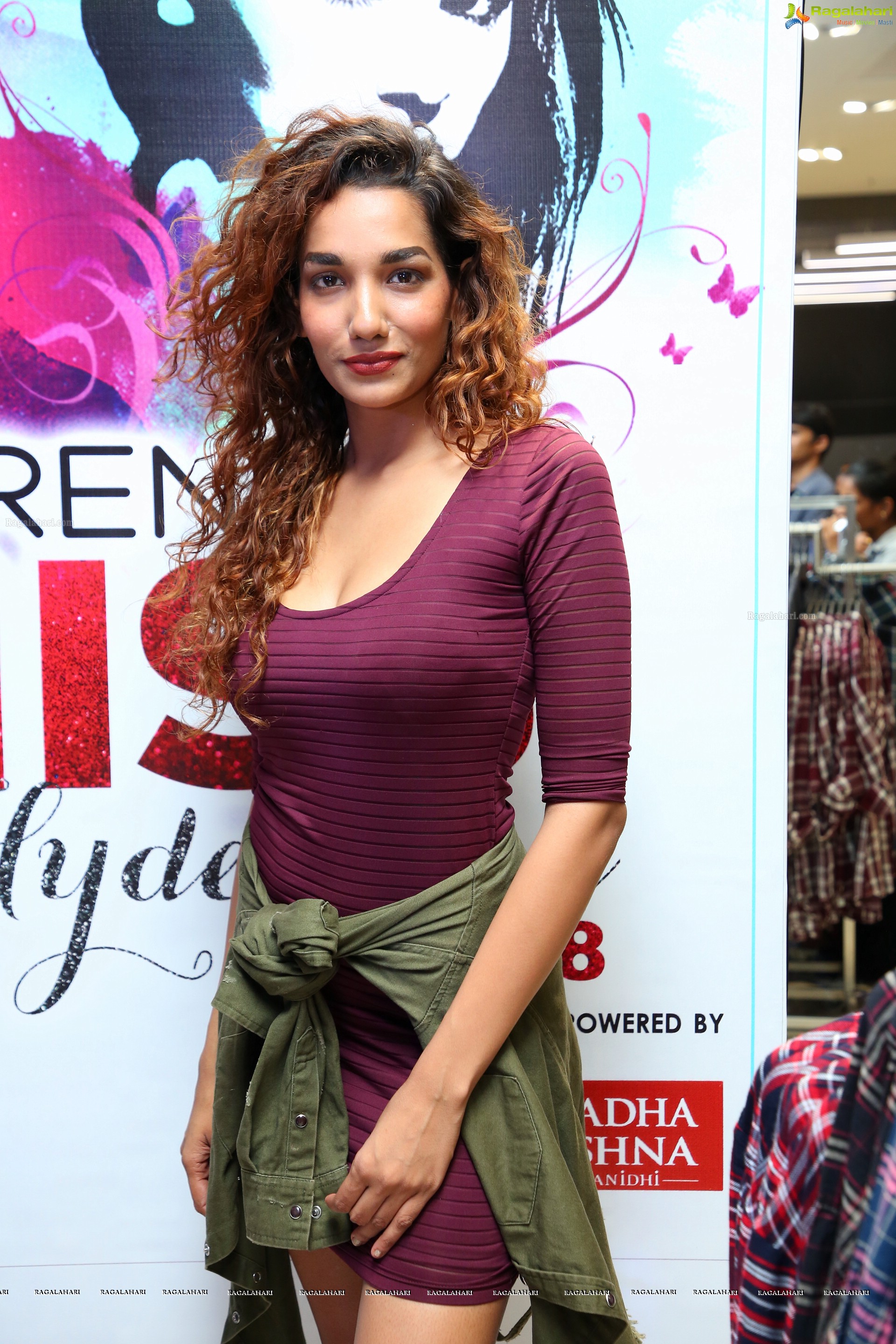 Aditi Sonali Tiwari at Reliance Trends Miss Hyderabad 2018 Event (High Definition Photos)
