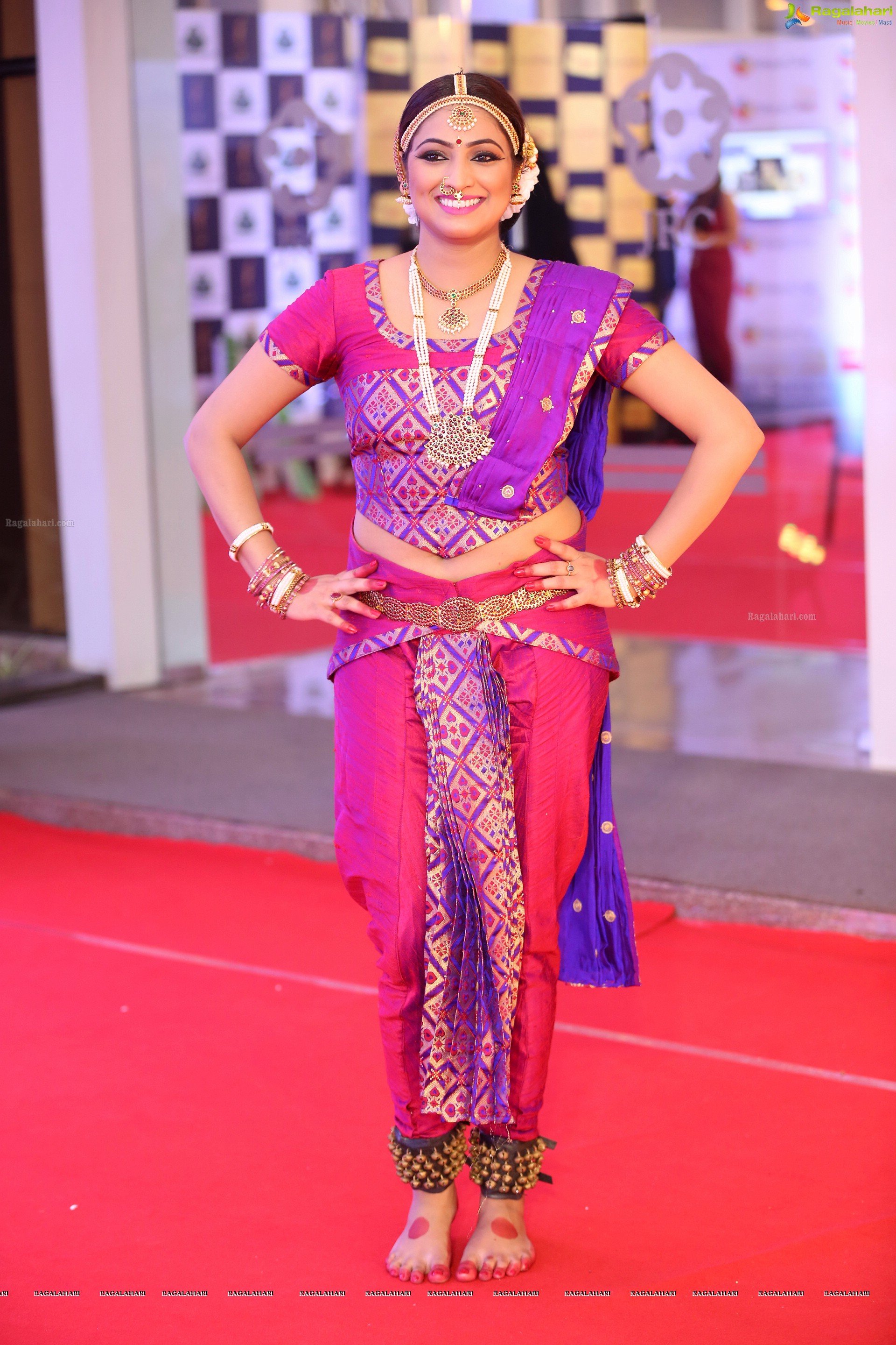 Haripriya at Mirchi Music Awards South 2017 (High Definition Photos)