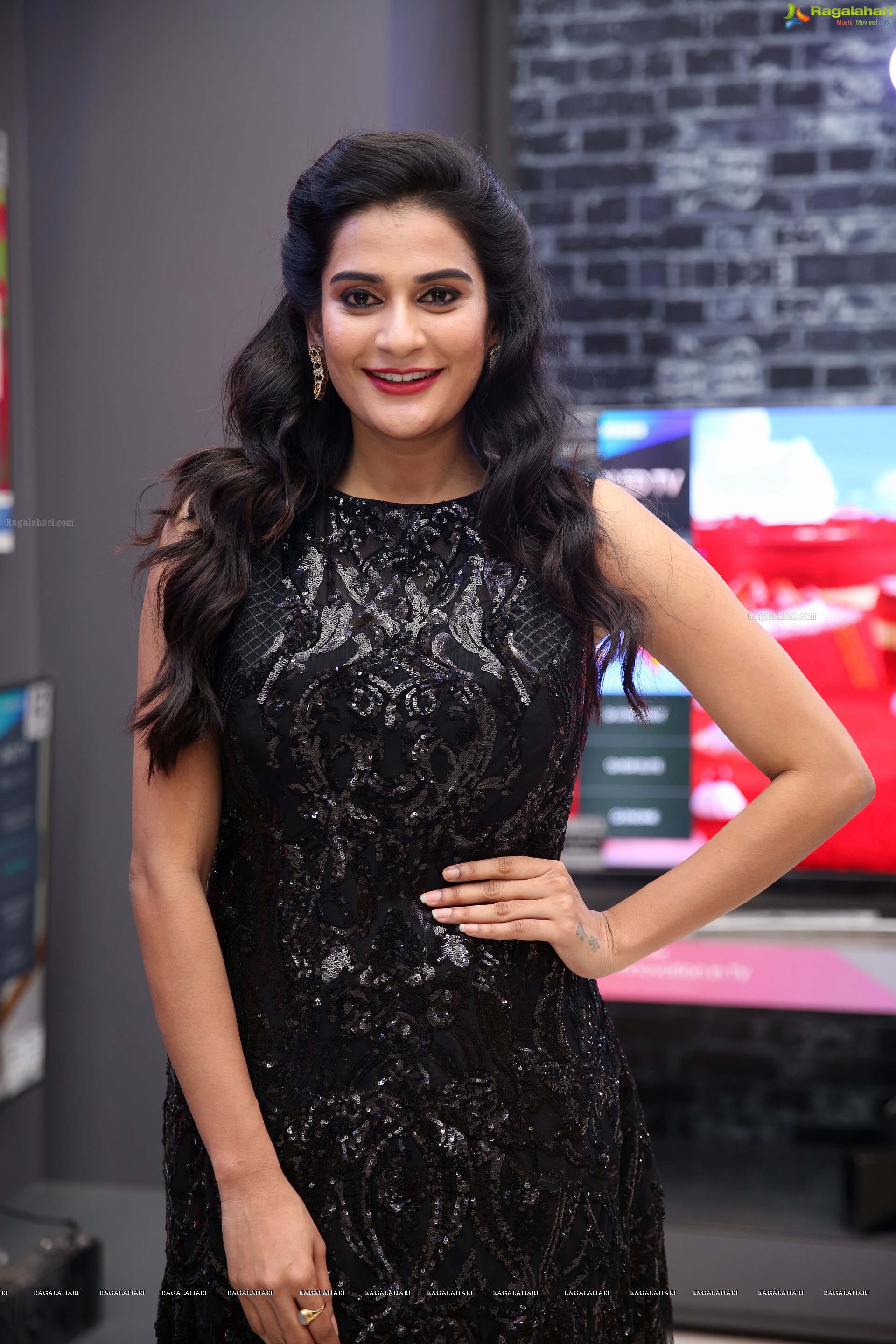 Jenny Honey at Bajaj Electronics  (High Definition Photos)