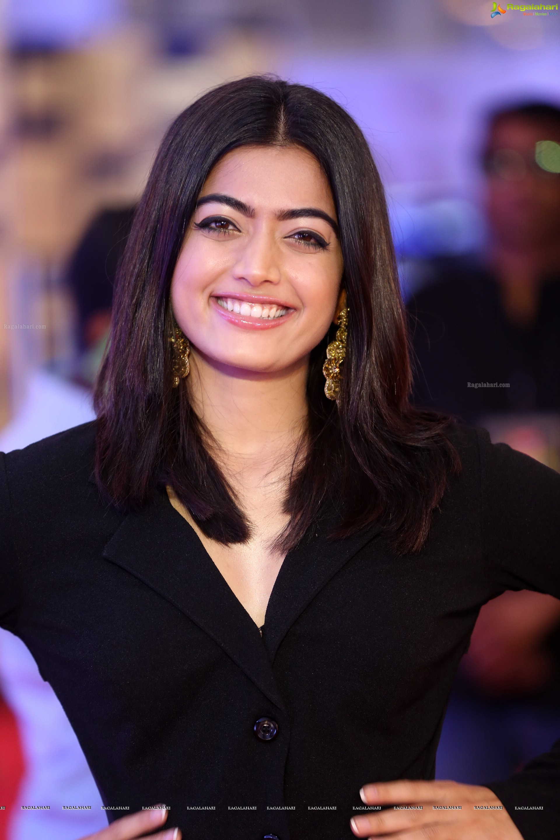 Rashmika Mandanna at Mirchi Music Awards South 2017 (High Definition Photos)