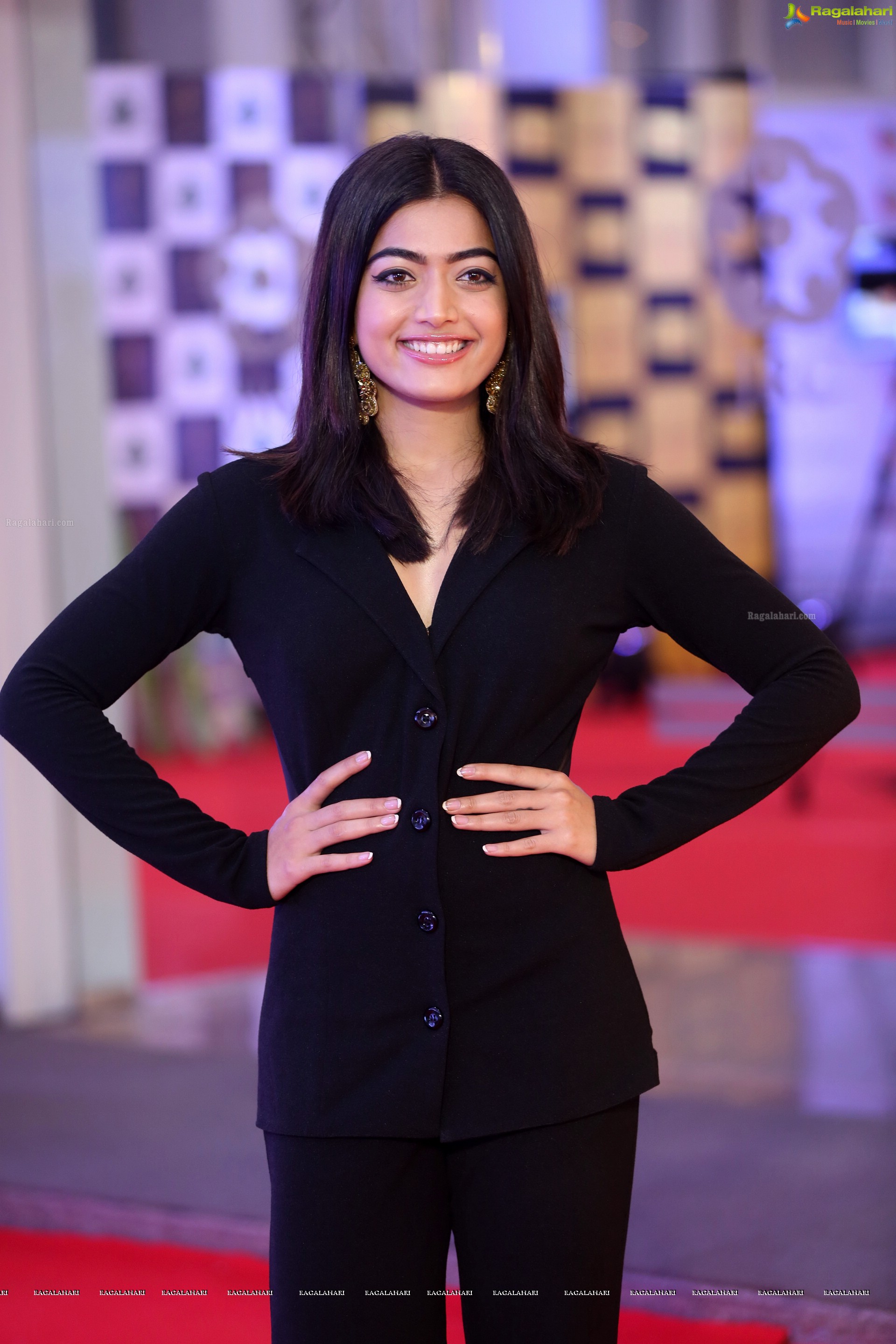 Rashmika Mandanna at Mirchi Music Awards South 2017 (High Definition Photos)