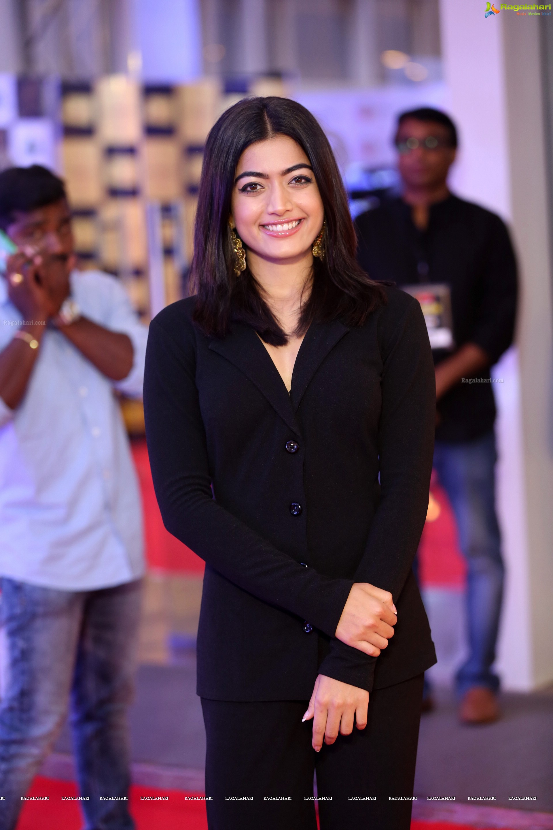 Rashmika Mandanna at Mirchi Music Awards South 2017 (High Definition Photos)