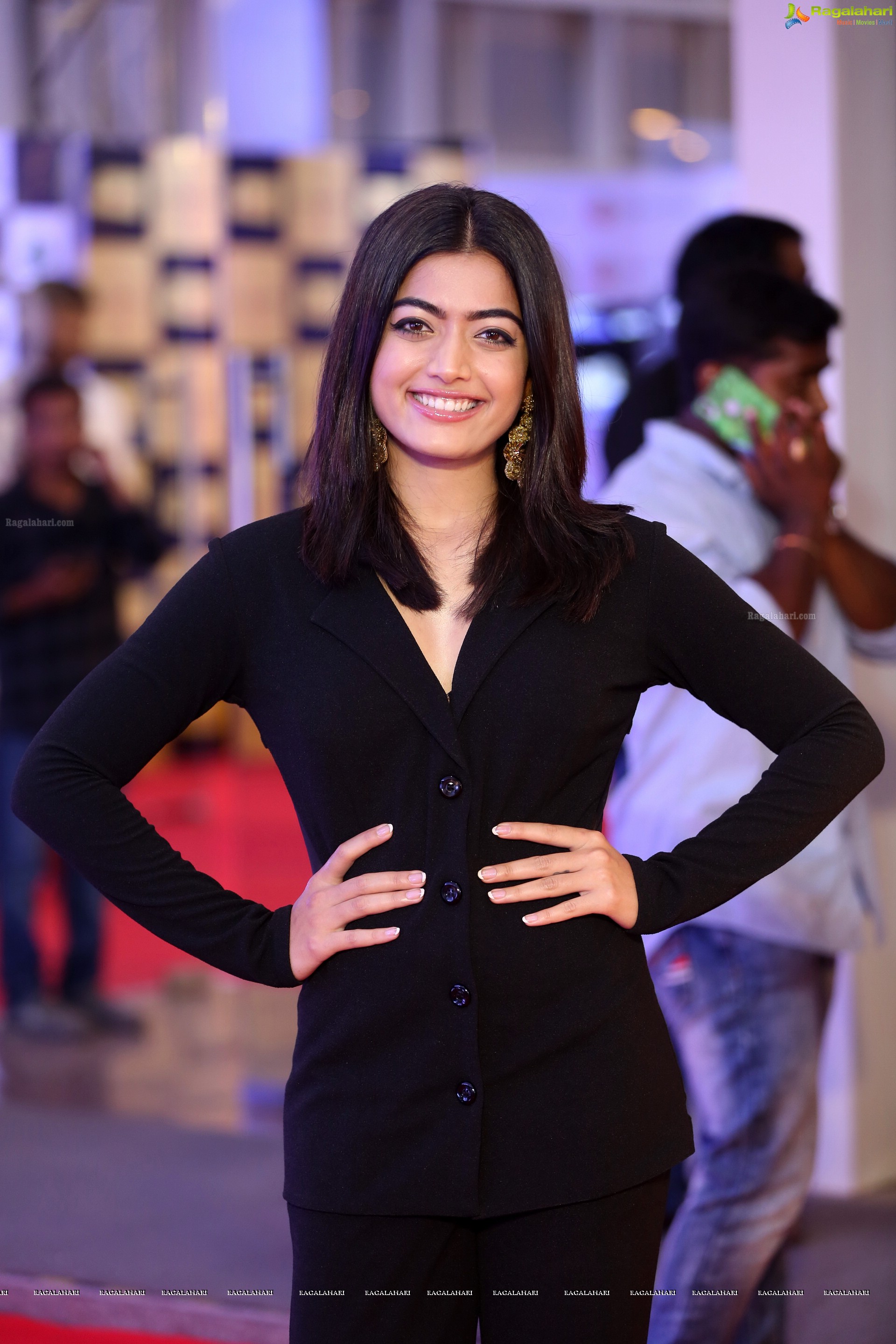 Rashmika Mandanna at Mirchi Music Awards South 2017 (High Definition Photos)