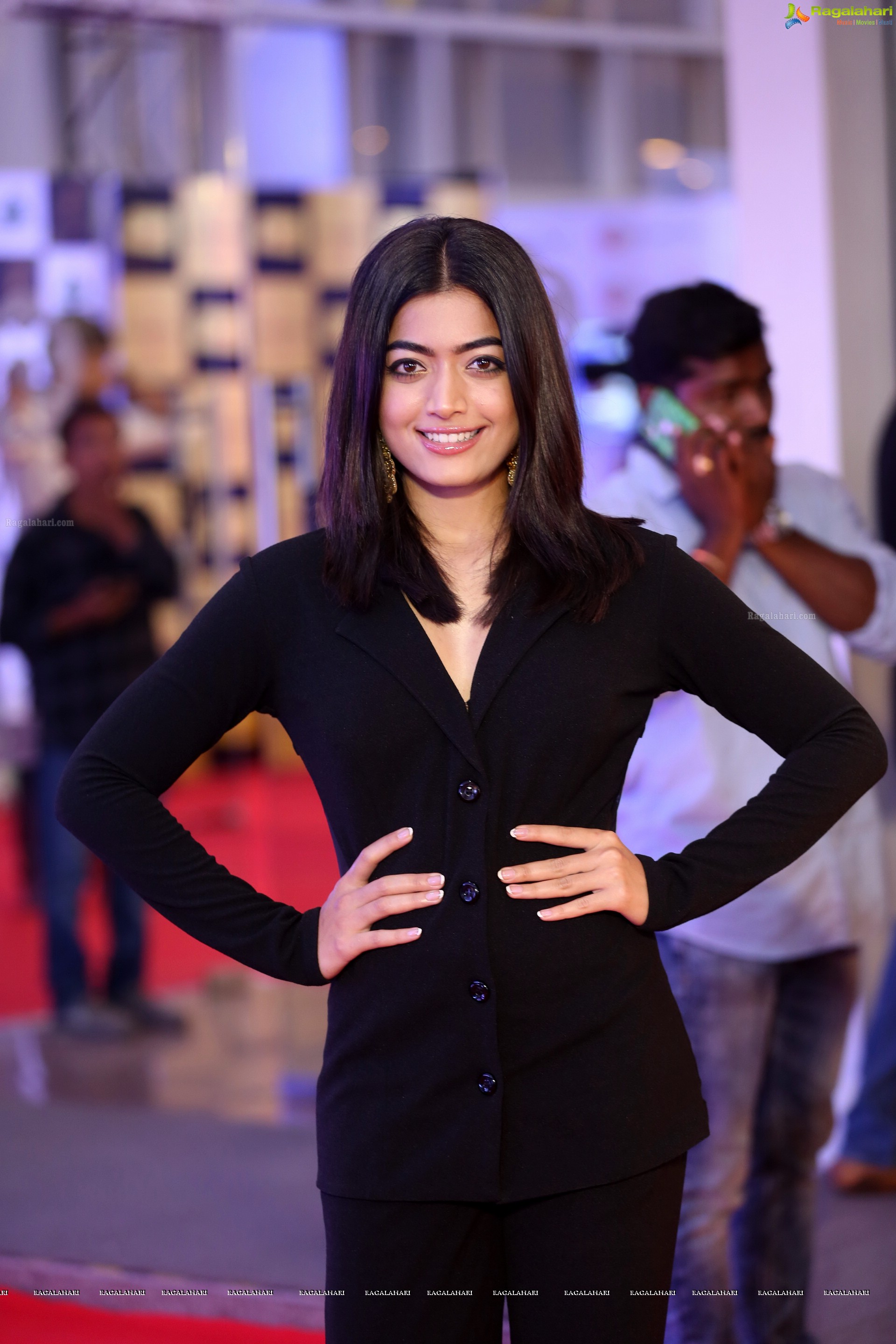 Rashmika Mandanna at Mirchi Music Awards South 2017 (High Definition Photos)