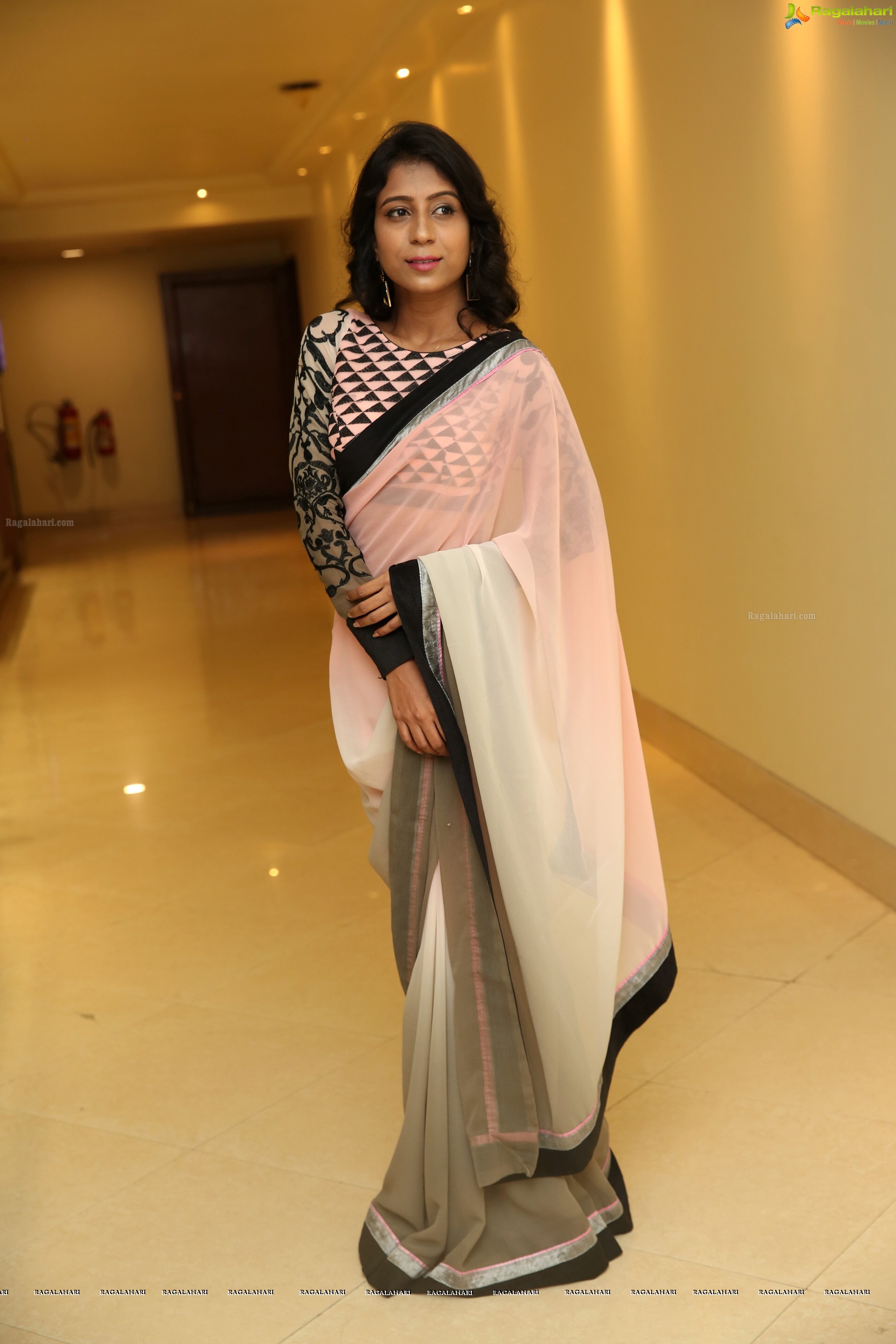 Vidya Indurkar at Jhalak Designer Exhibition Curtain Raiser (High Definition Photos)