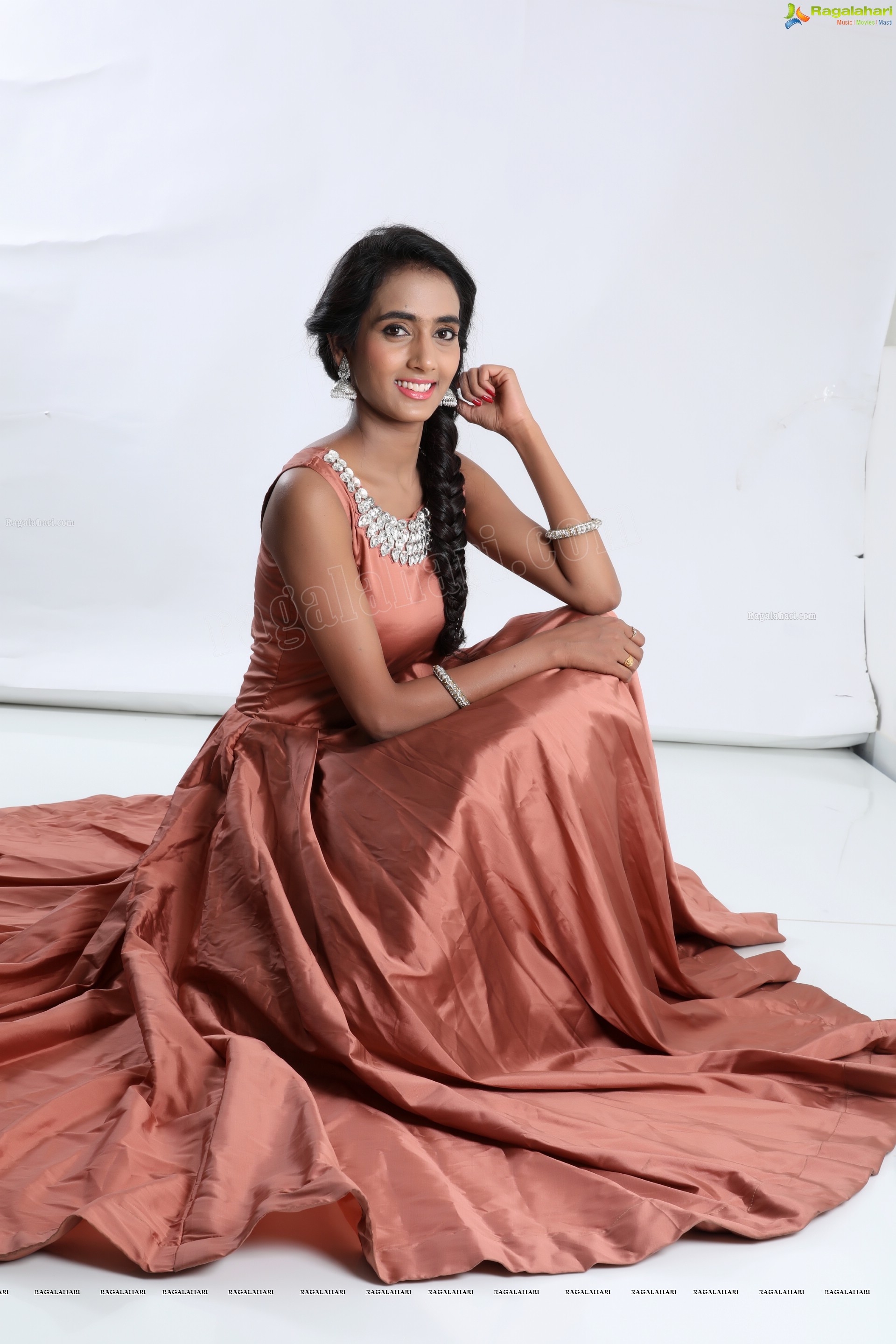 Bharathi Parlli (Exclusive Photo Shoot) (High Definition Photos)