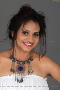 Telugu Heroine Khushboo Naaz