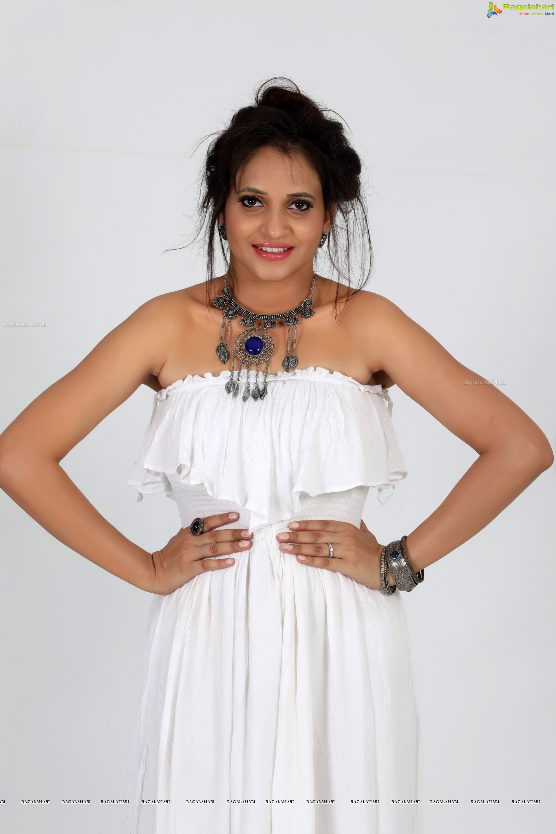 Khushboo Naaz (Exclusive Photo Shoot) (High Definition Photos)