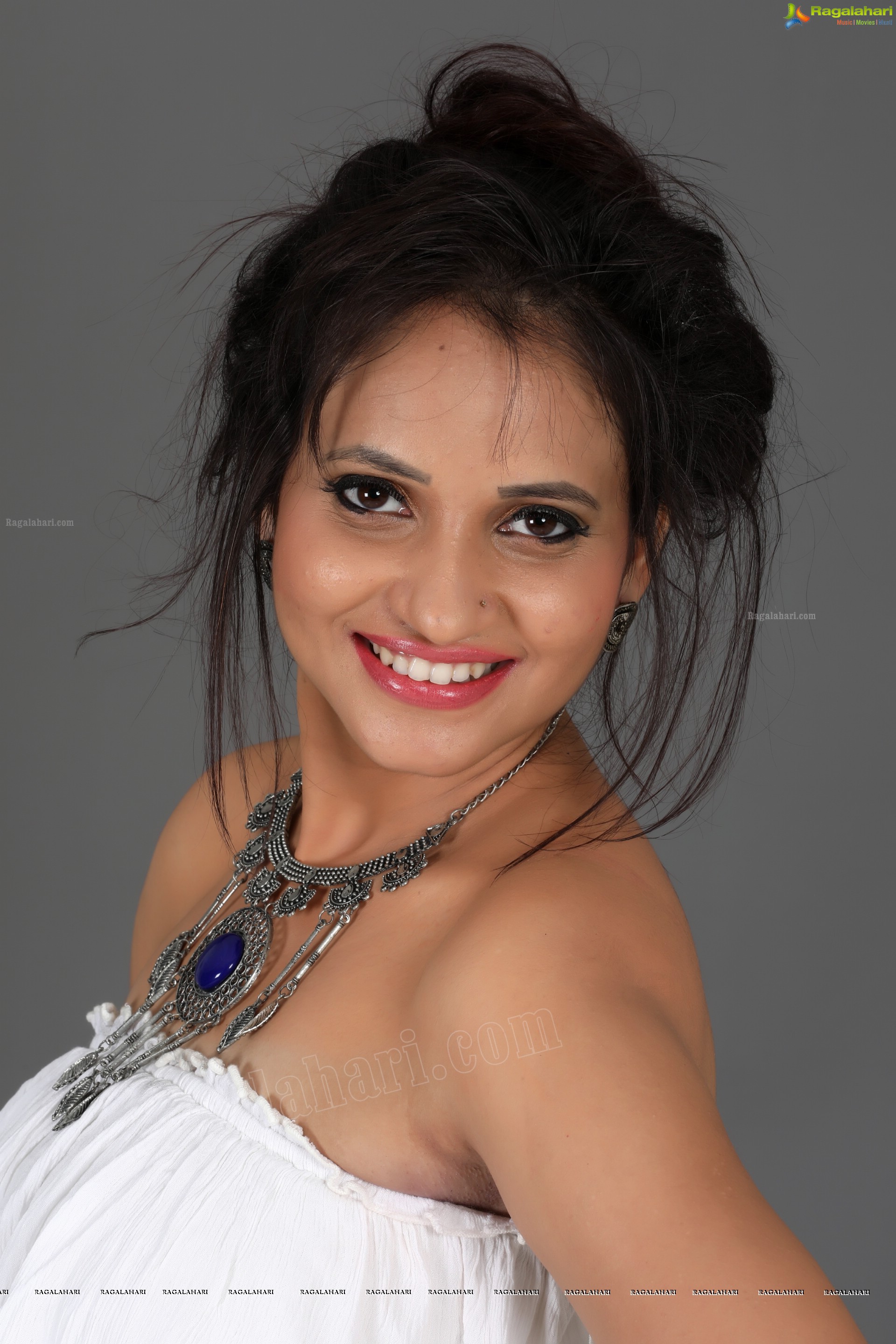 Khushboo Naaz (Exclusive Photo Shoot) (High Definition Photos)