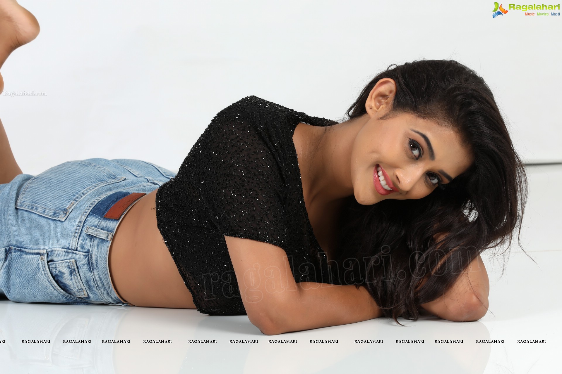 Pooja Jhaveri (Exclusive Photo Shoot) (High Definition Photos)