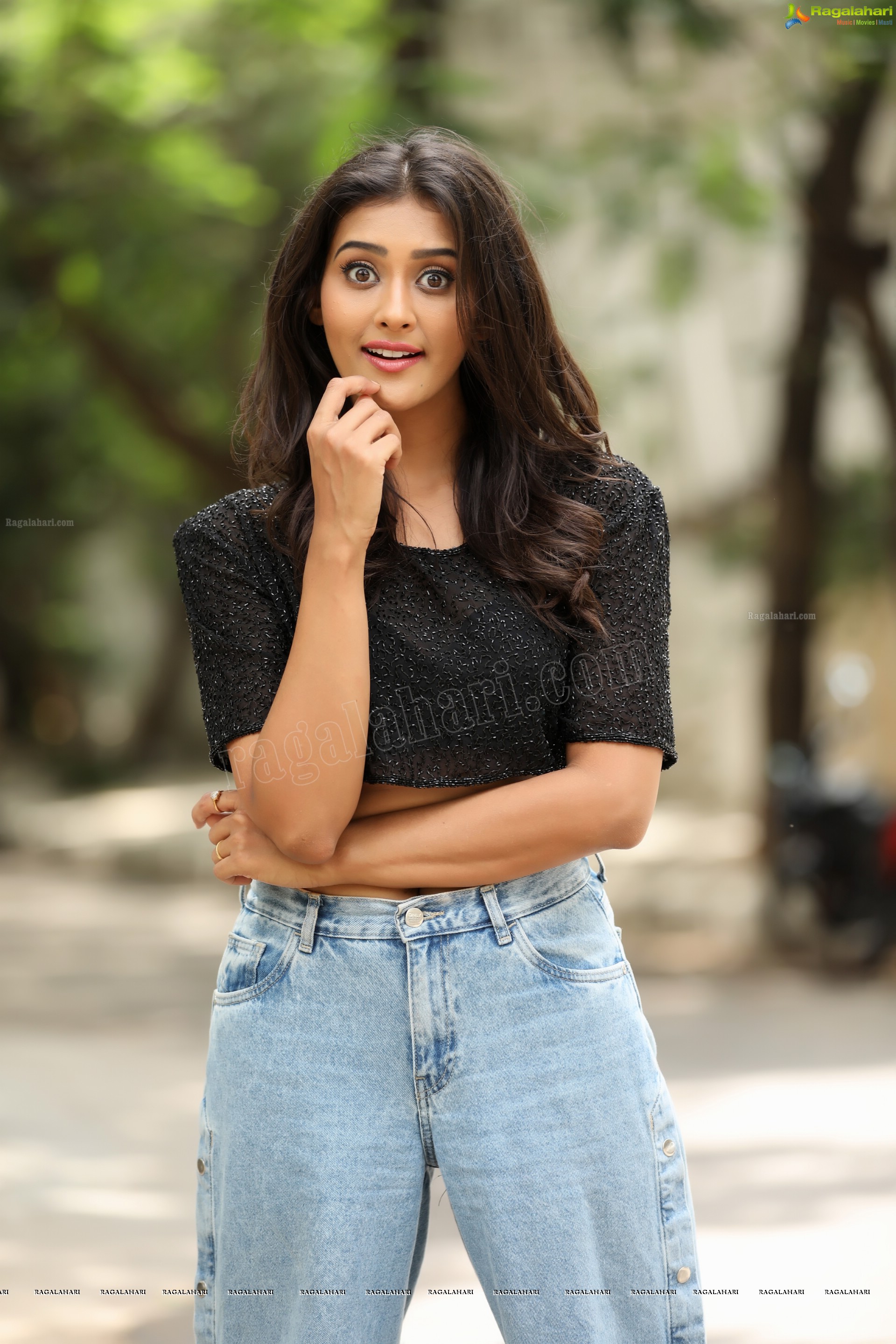 Pooja Jhaveri (Exclusive Photo Shoot) (High Definition Photos)